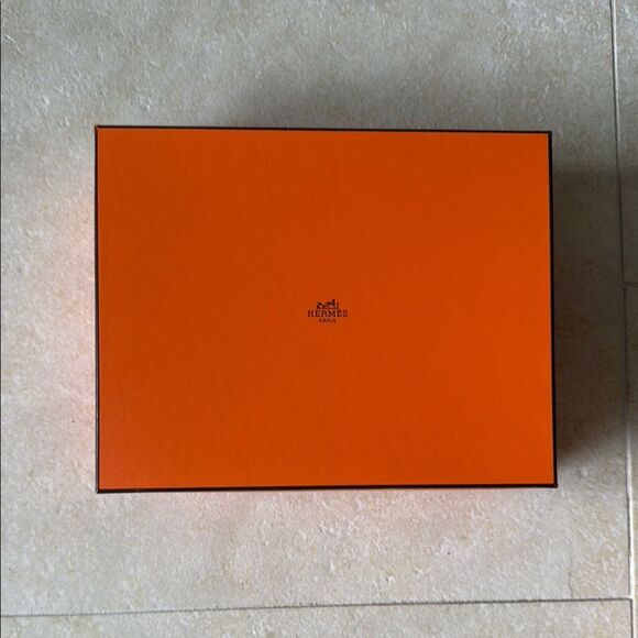 Authentic Hermès Orange Box Gift Box BRAND NEW & Authentic Ribbon - Picture 2 of 6